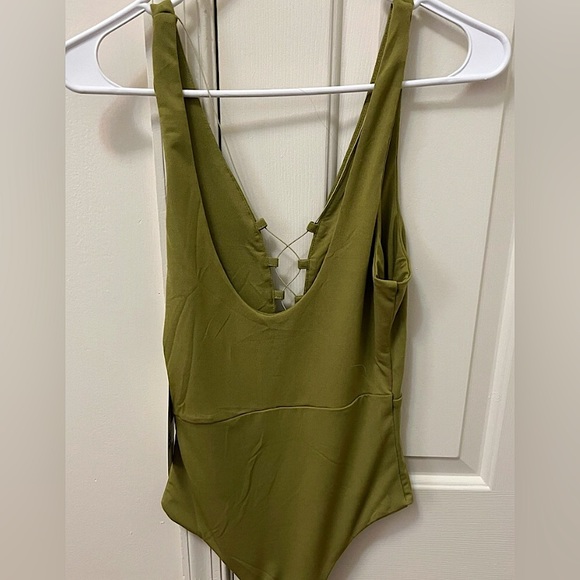 🆕🔥DANCE&MARVELL SUPER SEXY&STYLISH HALTER OLIVE GREEN W/DESIGN FRONT BODYSUIT - Picture 5 of 6